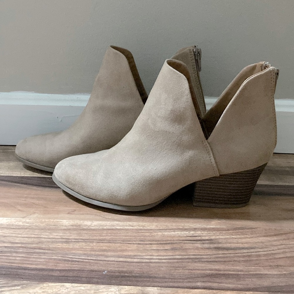 So ankle boots in taupe